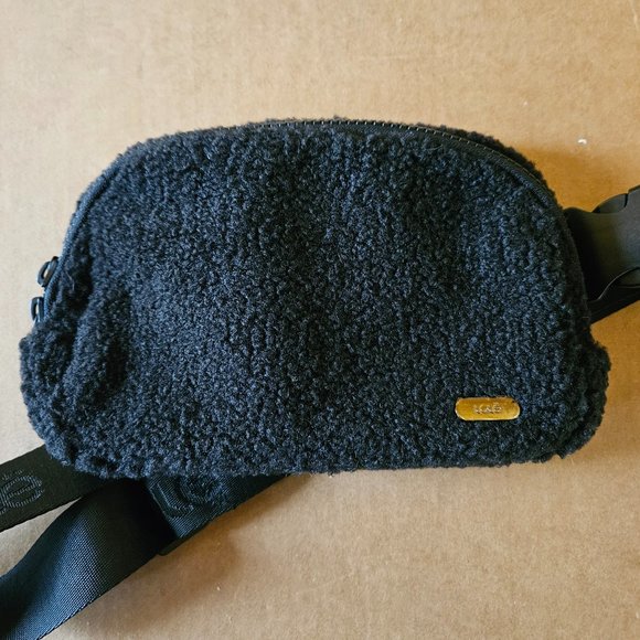 NEW WITHOUT TAGS Lole Black Sherpa Belt Bag - Picture 1 of 2